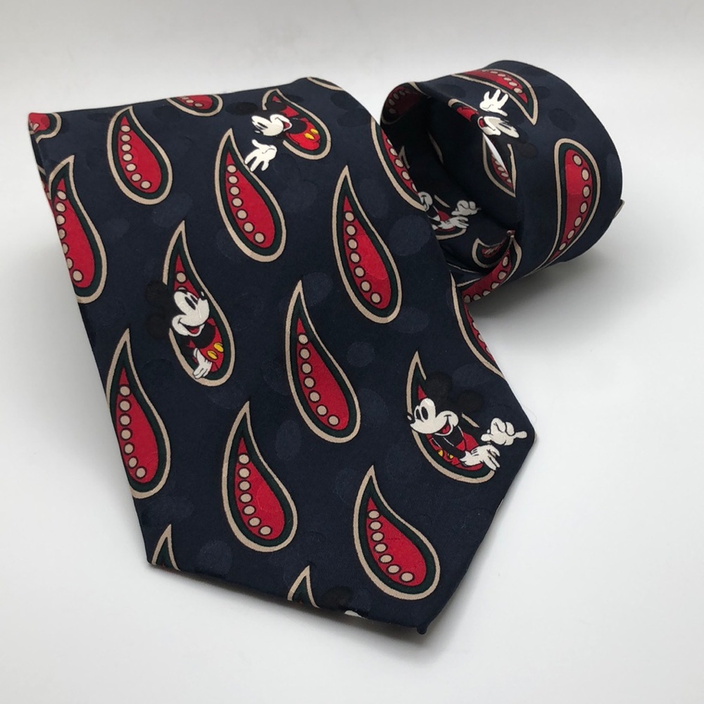 VTG Silk Tie with Mickey Mouse design. The Disney Store
